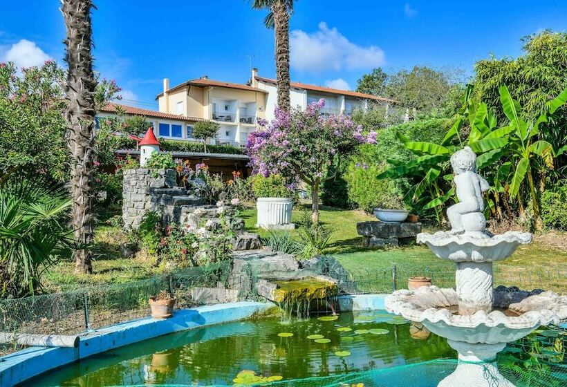 فندق Aux Tauzins