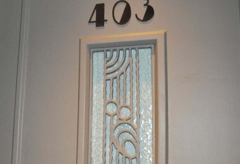 Broadway Hotel & Suites