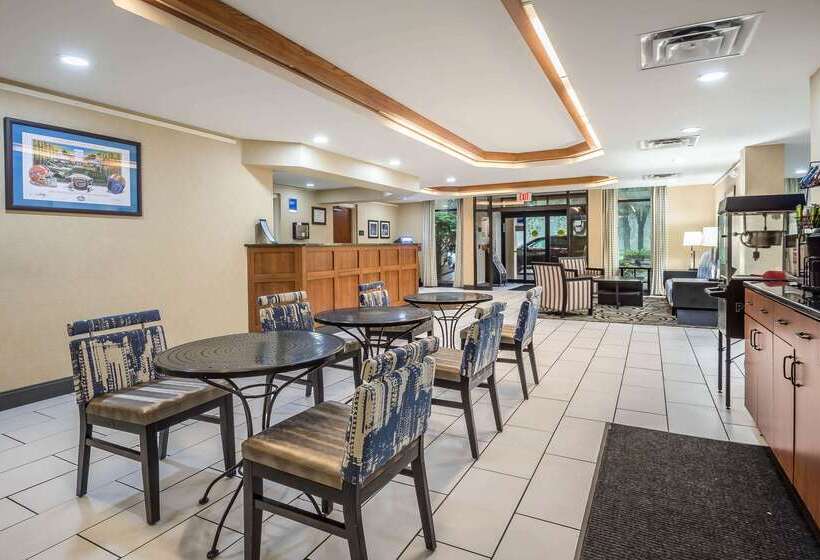 هتل Comfort Inn University
