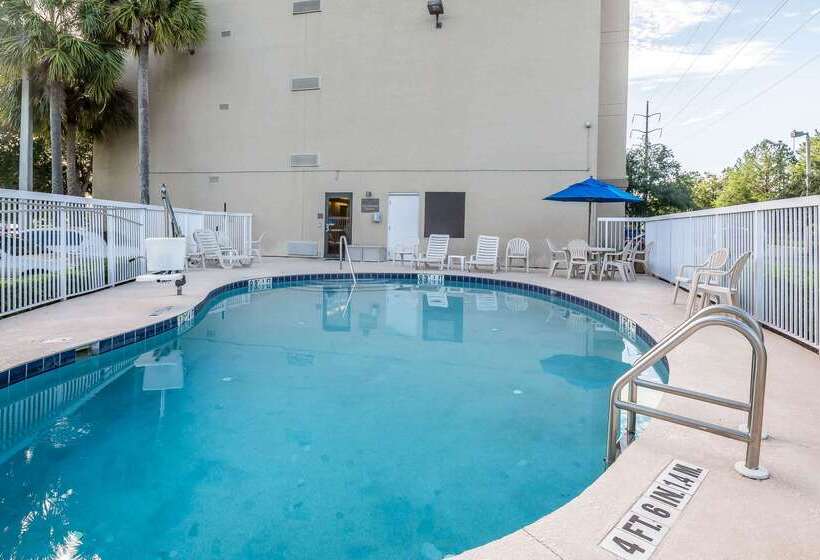 هتل Comfort Inn University