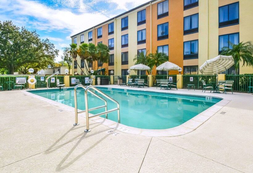 فندق Comfort Suites Tampa  Brandon