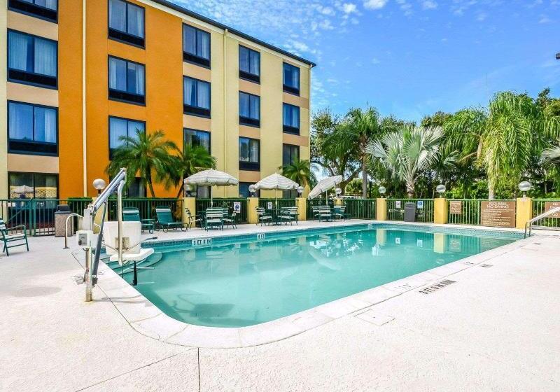 فندق Comfort Suites Tampa  Brandon