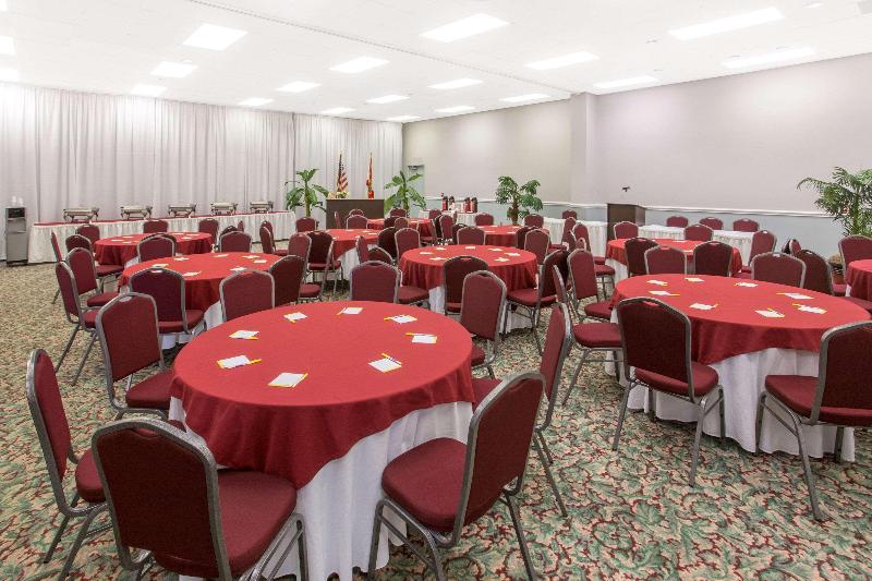 فندق Days Inn & Suites By Wyndham Navarre   Near Beaches Hurlburt