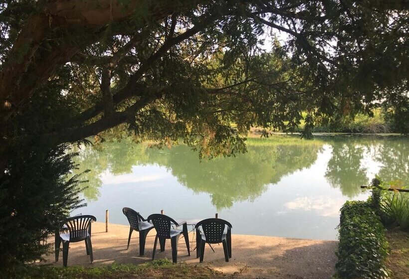 ホテル L Auberge Du Port Des Roches