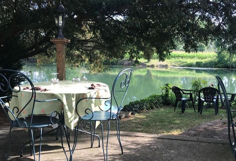 ホテル L Auberge Du Port Des Roches