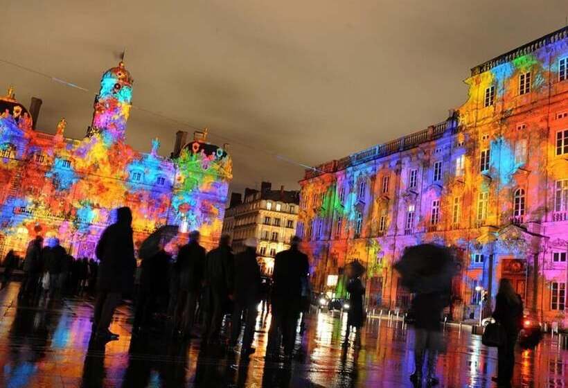 ホテル Le Saint Vincent Lyon Sud