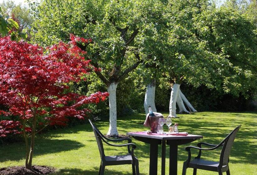 호텔 Logis   Hôtel & Restaurant Les Trois Fontaines