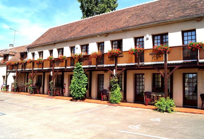 ホテル Logis Hôtel & Restaurant Le Soleil D Or