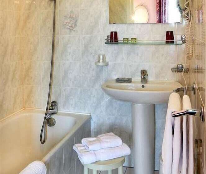 Отель Logis Le Prieuré