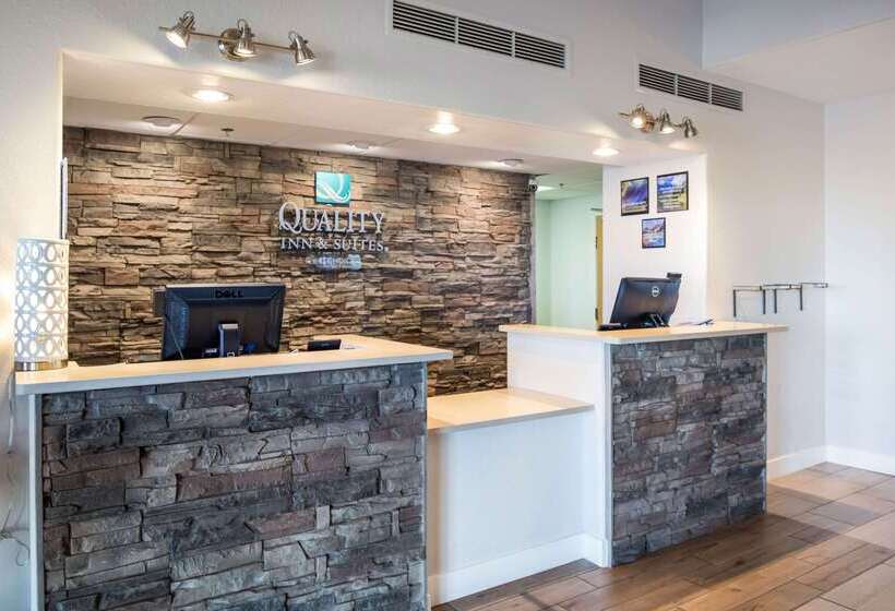 בית מלון כפרי Quality Inn & Suites West