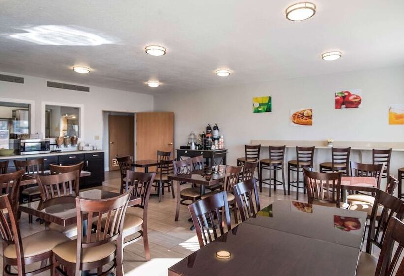 בית מלון כפרי Quality Inn & Suites West