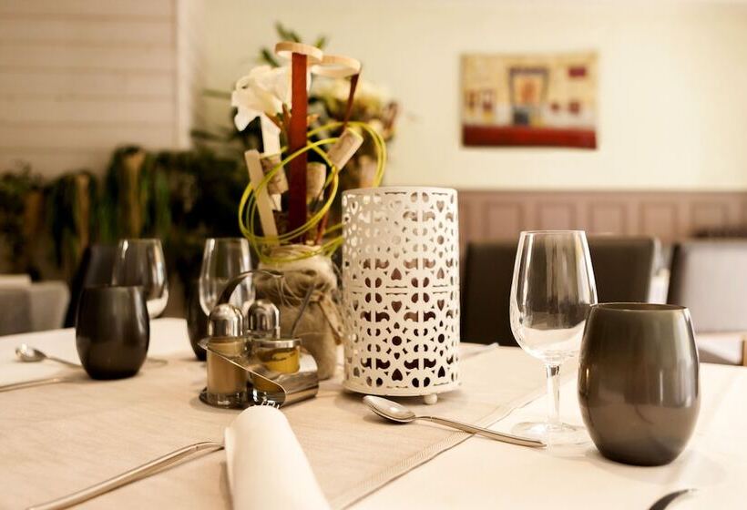 Logis Hotel Restaurant Croix Verte