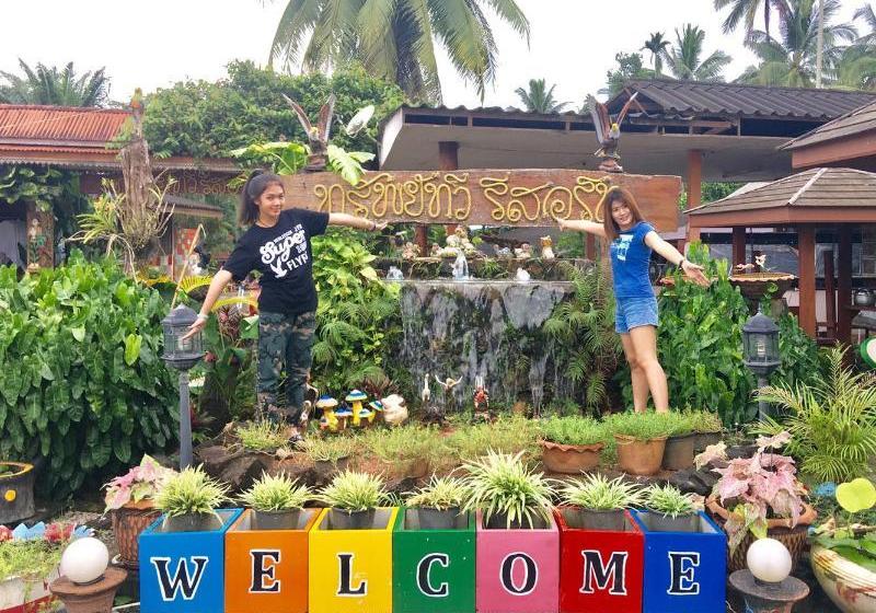 호텔 Subtawee Resort