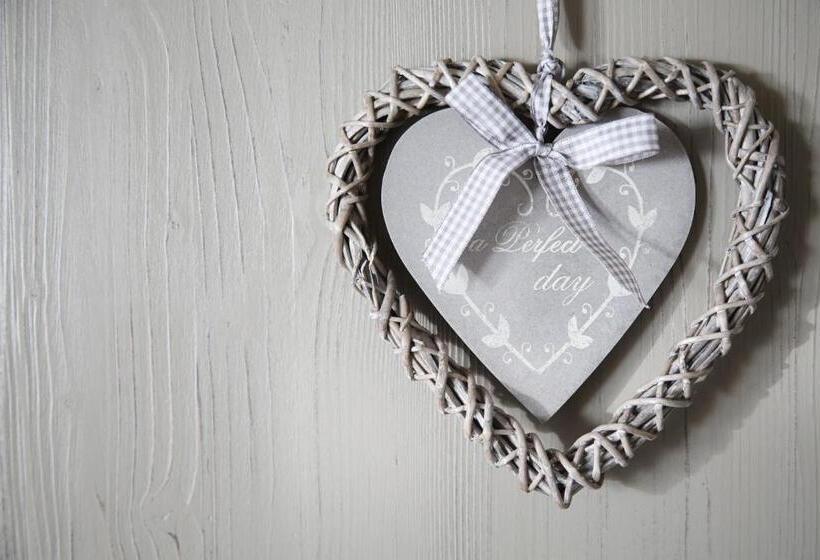 ベッドアンドブレックファースト Kalvin Restaurant & Pension