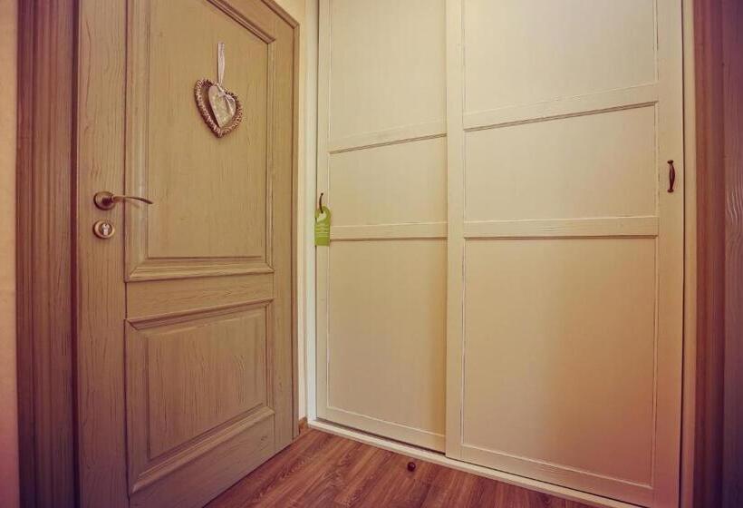 ベッドアンドブレックファースト Kalvin Restaurant & Pension