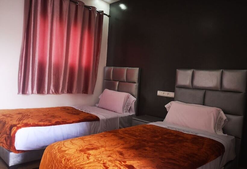 پانسیون Equinox