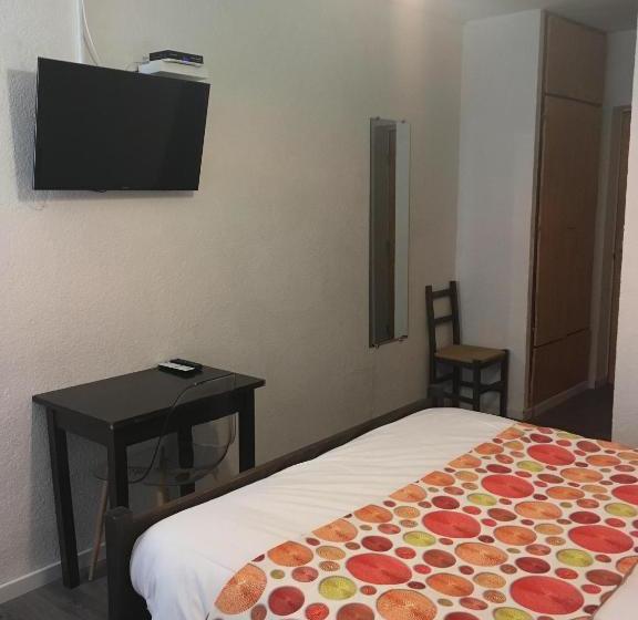 Отель Auberge De Rustréou
