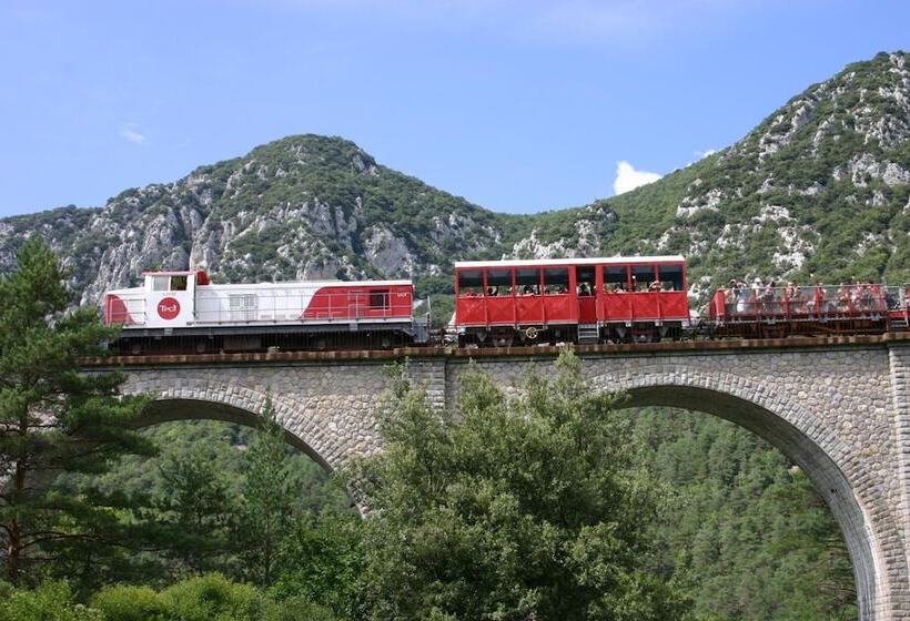 ホテル Hôtel Le Châtelet Logis