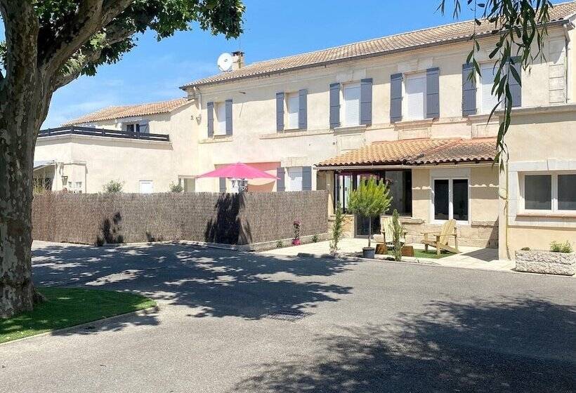 Отель L Escale Des Alpilles