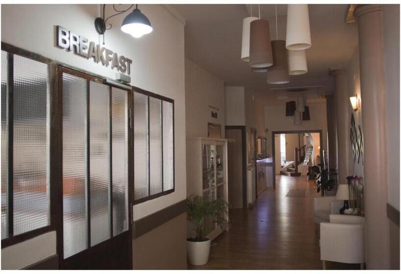 호텔 Logis Hôtel Restaurant Le Castel Fleuri