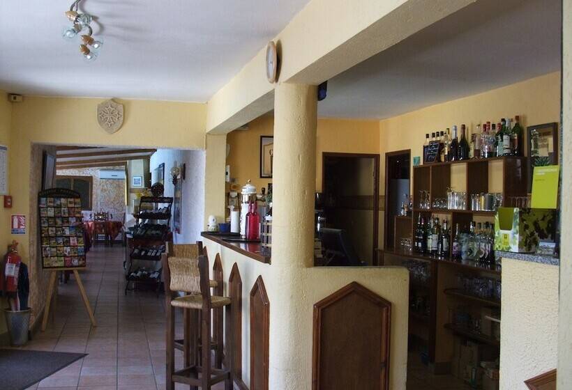 ホテル Logis Hôtel Le Pressoir