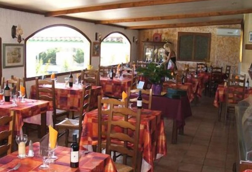 ホテル Logis Hôtel Le Pressoir