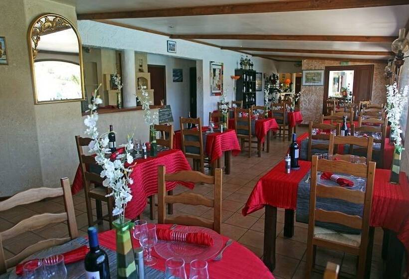 ホテル Logis Hôtel Le Pressoir