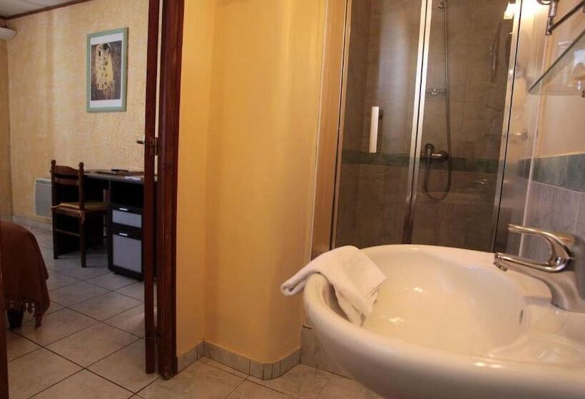 ホテル Logis Hôtel Le Pressoir