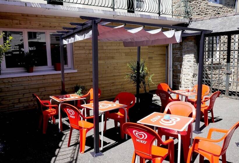 فندق Logis Hôtel Du Commerce