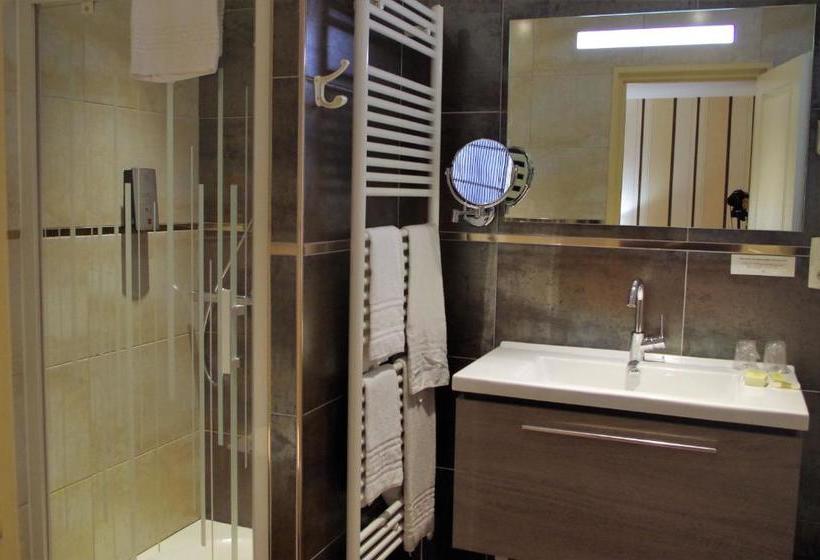 هتل Logis Hôtel Les Platanes