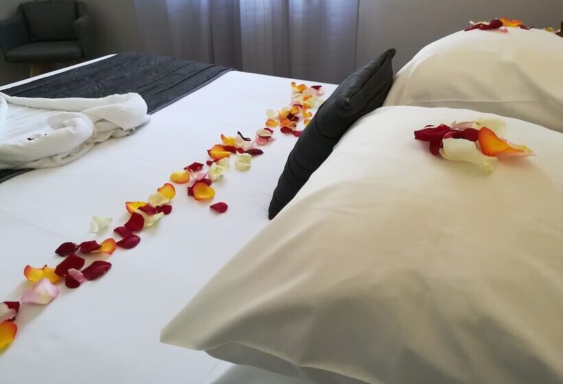 ホテル Logis Le Nid Du Pont De Gau