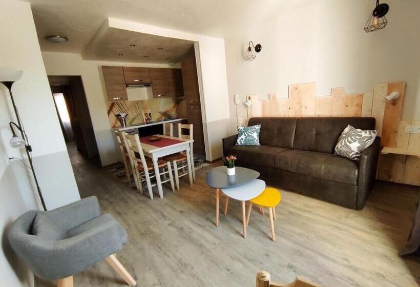 ホテル Logis Le Nid Du Pont De Gau