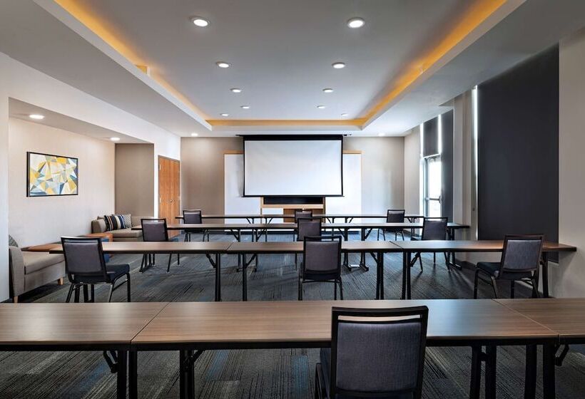 هتل Hyatt House Carlsbad