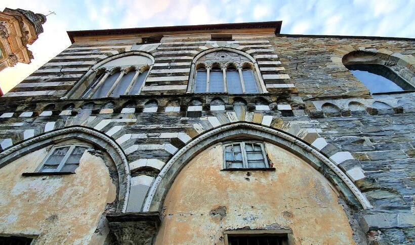 تختخواب و صبحانه L Americano Luxury Rooms