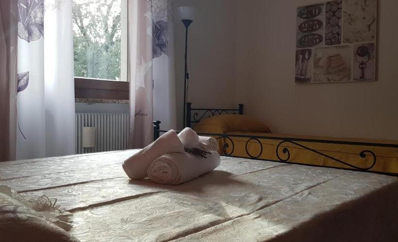 تختخواب و صبحانه La Villa