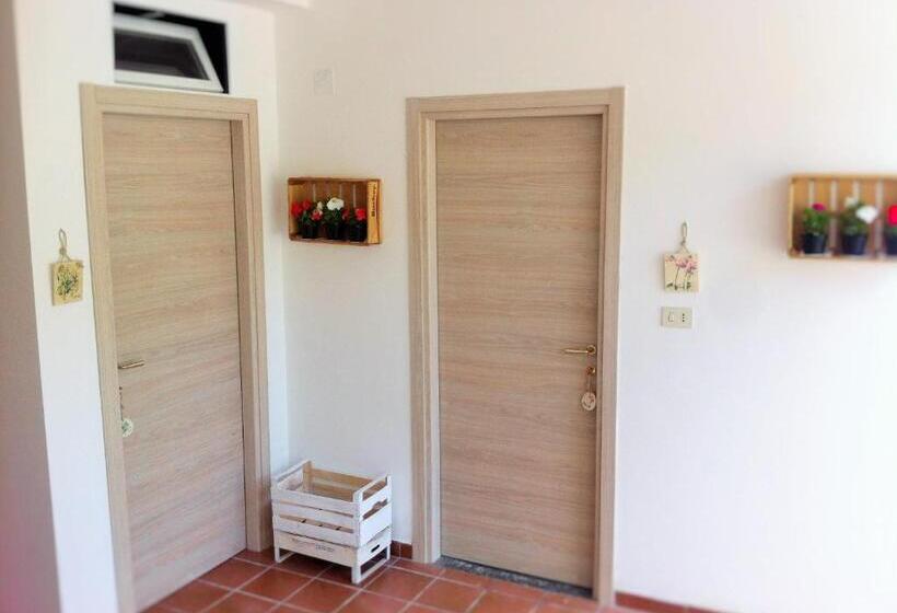 تختخواب و صبحانه La Macchia