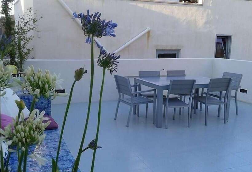 مبيت وإفطار Community Rooms & Wine
