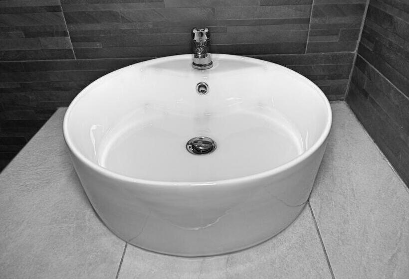 Bed and Breakfast L Antenna