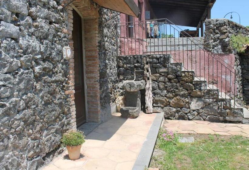 هتل روستایی Agriturismo La Caraffara Sull  Etna