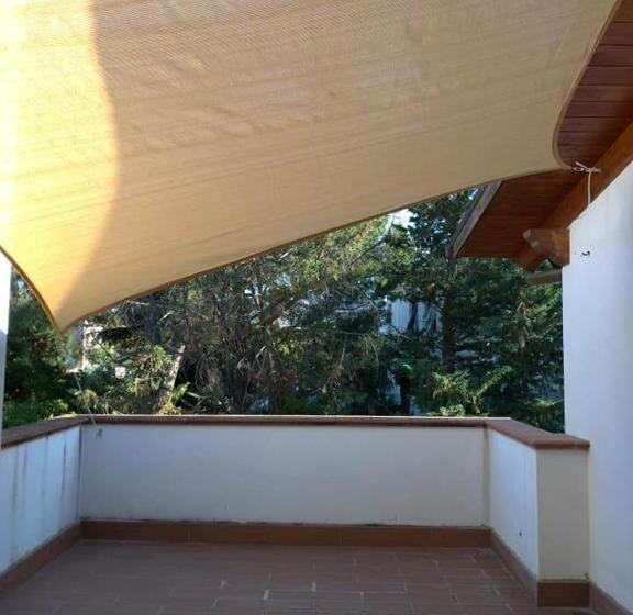 تختخواب و صبحانه La Ginestra
