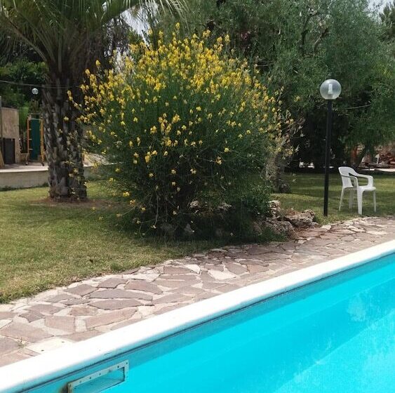 تختخواب و صبحانه La Ginestra