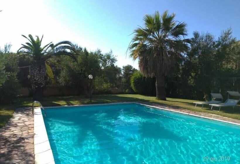 تختخواب و صبحانه La Ginestra