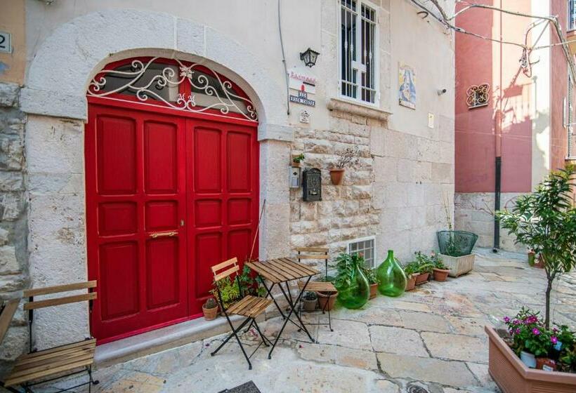 تختخواب و صبحانه Redmood Guesthouse