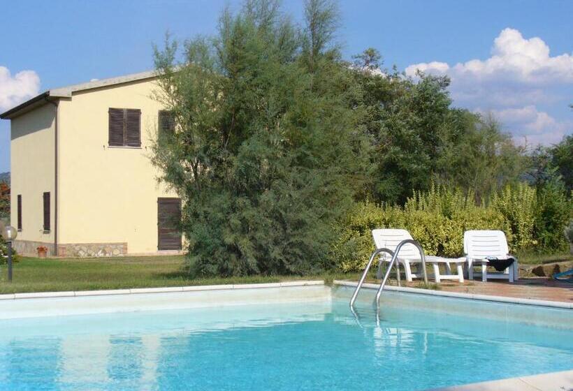 فندق ريفى Agriturismo Tinti