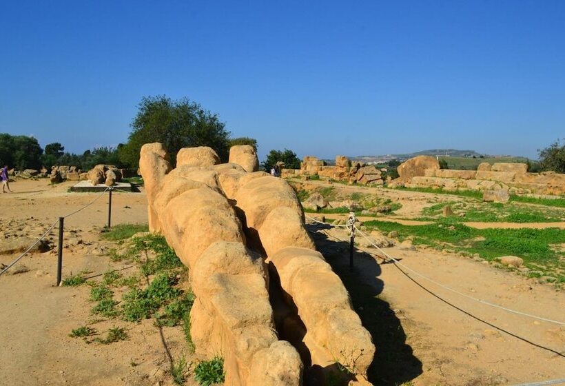 تختخواب و صبحانه U Scrusciu Do Mari