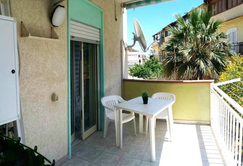 تختخواب و صبحانه U Scrusciu Do Mari