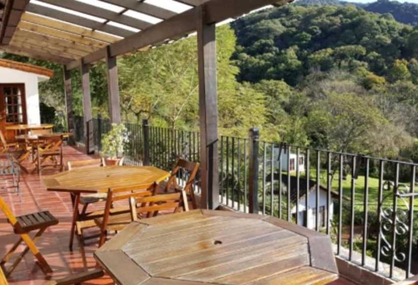 مسافرخانه Selva Montana