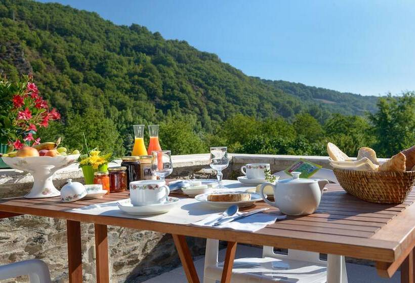 ホテル Logis Hôtels   Hostellerie Des Lauriers   Hôtel Et Restaurant