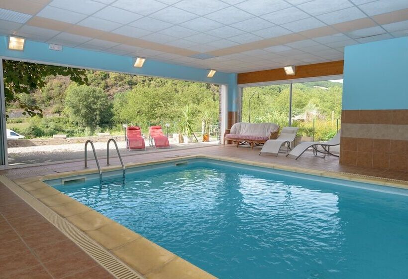 ホテル Logis Hôtels   Hostellerie Des Lauriers   Hôtel Et Restaurant