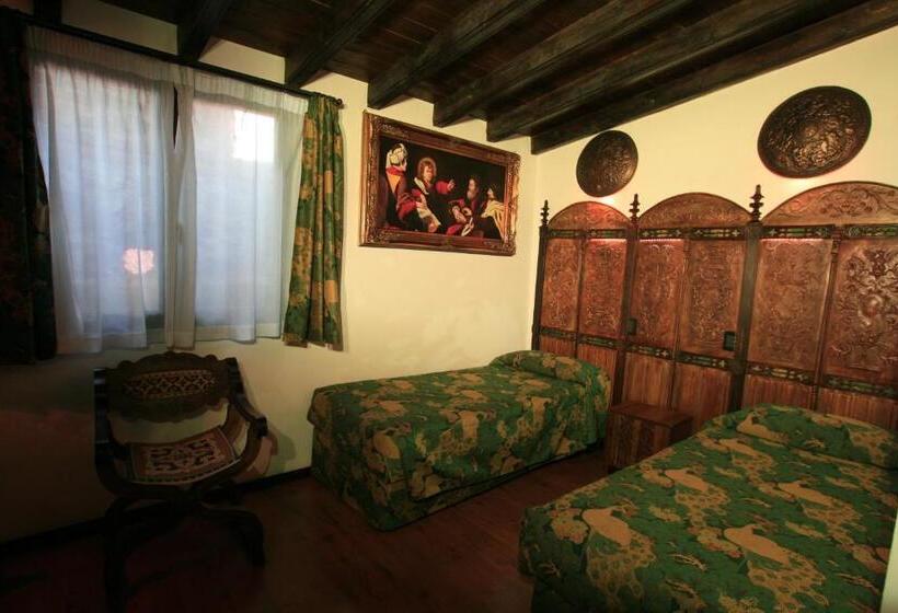 هتل Castello Di Pavone